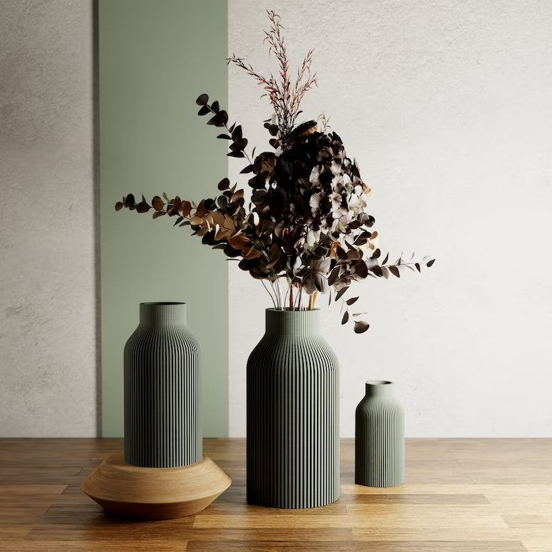 GREEN “BOTTLE” vase - Elegant design - Original and striking decoration - Ideal as a gift
